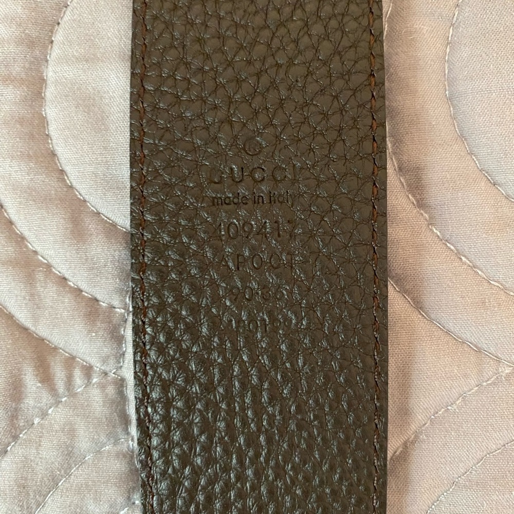 Gucci Black and Gold Reversible Leather Belt - Picture 7 of 8